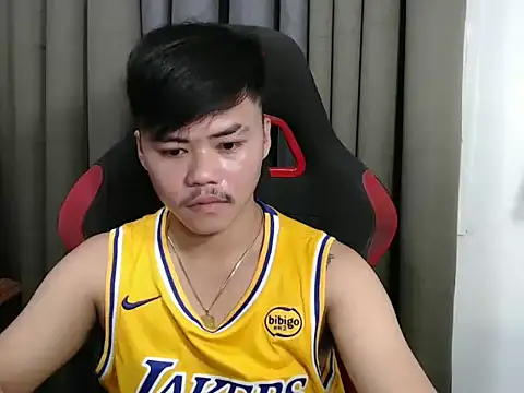 Snapshot of hot_emman chatting on 10-26-25, 04:40 hot emman online show from 10-26-25, 04:40