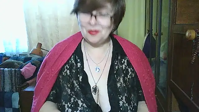 Snapshot of VeronicaGold511 chatting on 10-18-25, 07:09 VeronicaGold511 online show from 10-18-25, 07:09