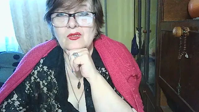 Snapshot of VeronicaGold511 chatting on 10-19-25, 06:47 VeronicaGold511 online show from 10-19-25, 06:47