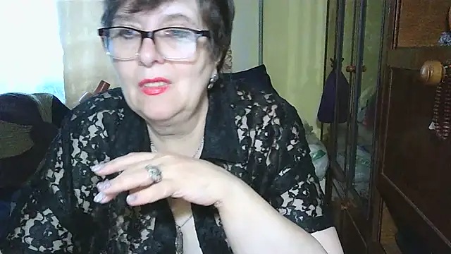 Snapshot of VeronicaGold511 chatting on 11-28-25, 08:17 VeronicaGold511 online show from 11-28-25, 08:17