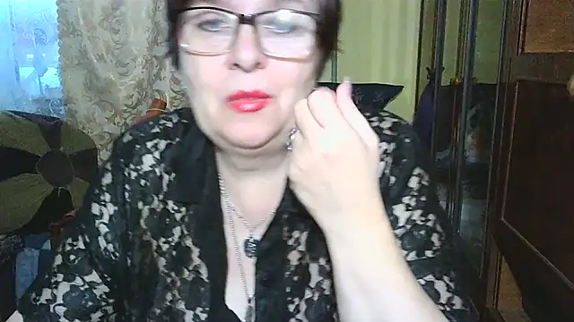 Snapshot of VeronicaGold511 chatting on 12-23-25, 08:45 VeronicaGold511 online show from 12-23-25, 08:45