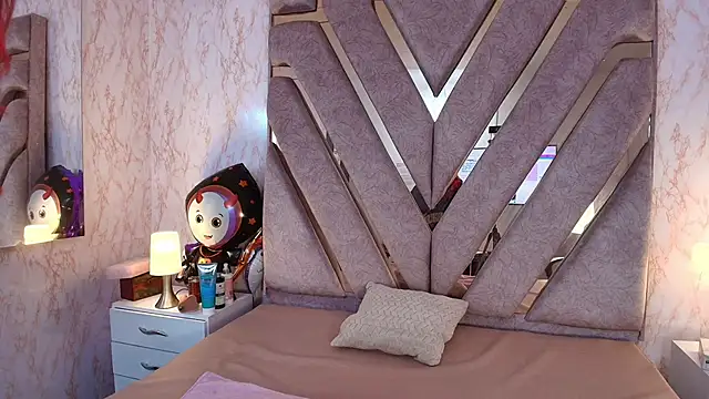 Snapshot of redd_pandaa chatting on 10-22-25, 04:02 redd pandaa online show from 10-22-25, 04:02