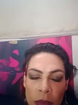 Snapshot of Veronnaink chatting on 10-28-25, 07:49 Veronnaink online show from 10-28-25, 07:49