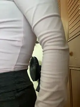 Snapshot of vikysexy283 chatting on 12-16-25, 05:34 vikysexy283 online show from 12-16-25, 05:34