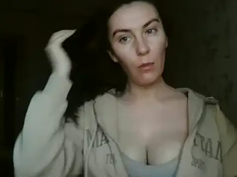 Snapshot of KatalinaQE chatting on 10-08-25, 05:05 KatalinaQE online show from 10-08-25, 05:05