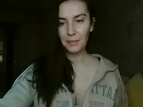 Snapshot of KatalinaQE chatting on 10-15-25, 04:56 KatalinaQE online show from 10-15-25, 04:56