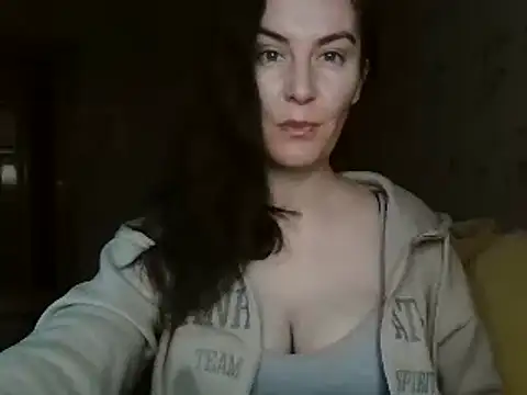 Snapshot of KatalinaQE chatting on 10-17-25, 06:49 KatalinaQE online show from 10-17-25, 06:49