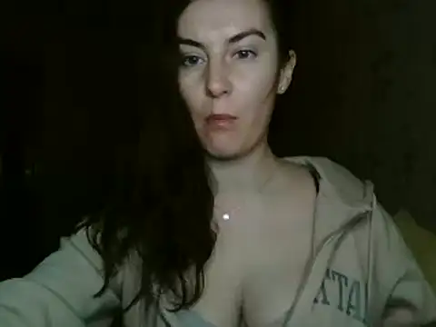 Snapshot of KatalinaQE chatting on 10-20-25, 04:02 KatalinaQE online show from 10-20-25, 04:02