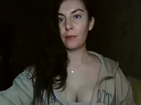 Snapshot of KatalinaQE chatting on 10-27-25, 05:11 KatalinaQE online show from 10-27-25, 05:11