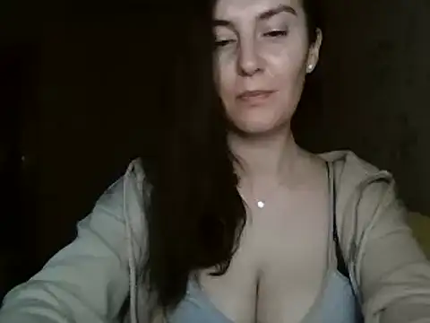 Snapshot of KatalinaQE chatting on 10-31-25, 06:14 KatalinaQE online show from 10-31-25, 06:14