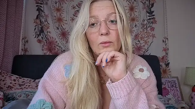 Daisyxoxo  online show from 10-16-25, 08:26