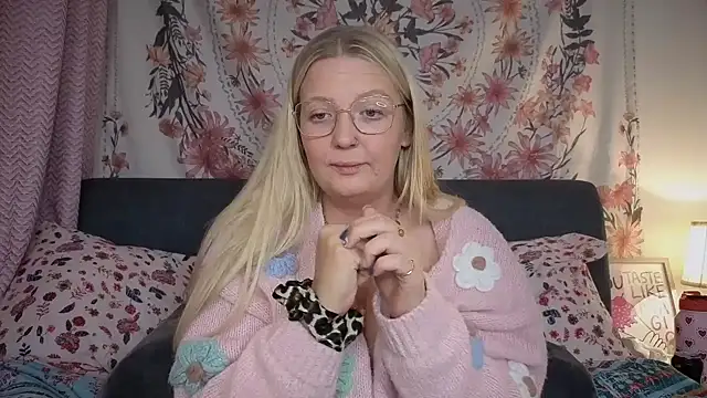 Daisyxoxo  online show from 10-29-25, 09:05