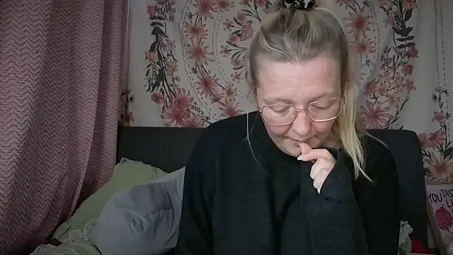 Daisyxoxo  online show from 12-05-25, 09:40