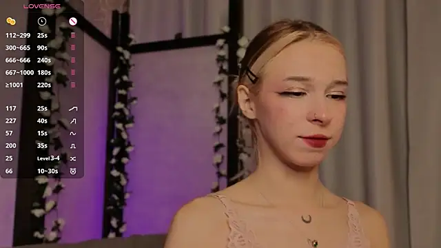 Snapshot of MiSeki chatting on 10-25-25, 11:21 MiSeki online show from 10-25-25, 11:21