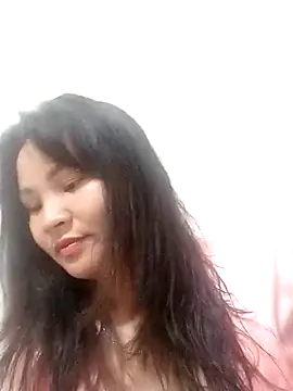 Snapshot of Heulwen-22 chatting on 09-23-25, 02:42 Heulwen-22 online show from 09-23-25, 02:42