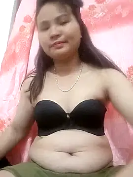 Snapshot of Heulwen-22 chatting on 11-05-25, 04:40 Heulwen-22 online show from 11-05-25, 04:40