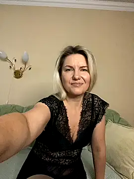 AliceSwan4011 online show from 10-27-25, 01:26