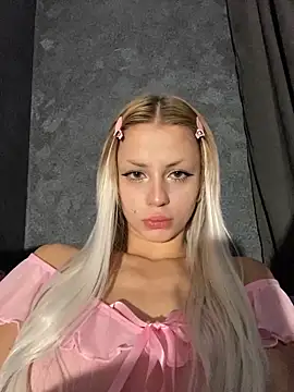 Snapshot of FavoriteKira chatting on 11-15-25, 07:21 FavoriteKira online show from 11-15-25, 07:21