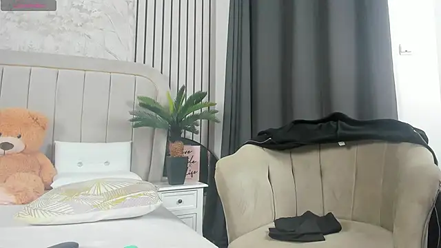 DaryaReed online show from 10-13-25, 04:12