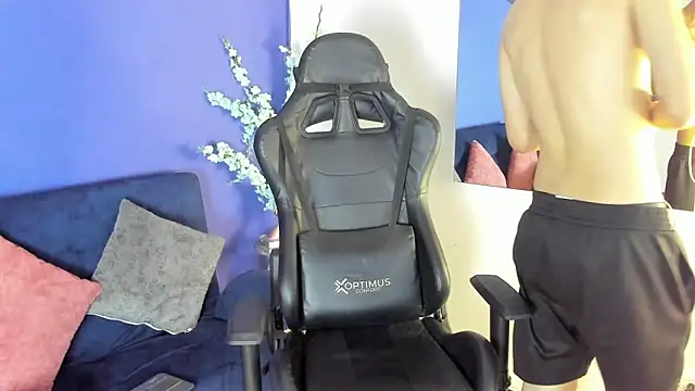 RowanCley online show from 11-12-25, 12:16