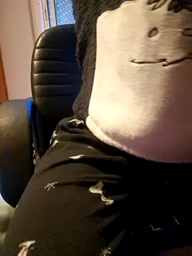 Snapshot of JT_894 chatting on 11-16-25, 10:43 JT 894 online show from 11-16-25, 10:43