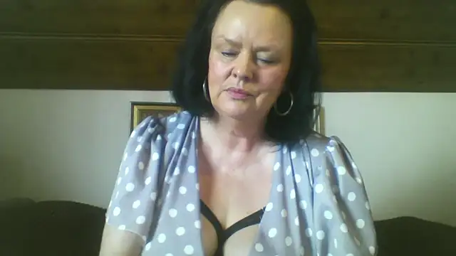 TiffanyMature online show from 09-12-25, 02:06