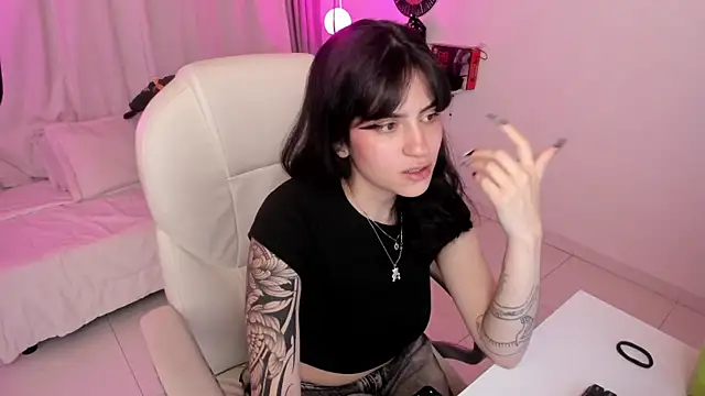 Snapshot of kurito_ chatting on 10-16-25, 04:46 kurito online show from 10-16-25, 04:46