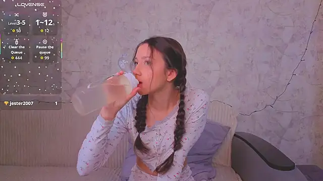 GiseleLamos online show from 12-18-25, 03:45