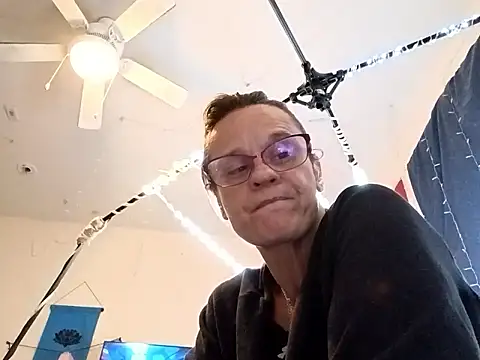 Snapshot of PremiumKitty chatting on 10-26-25, 09:10 PremiumKitty online show from 10-26-25, 09:10