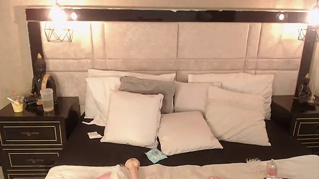 OliviaGarciaa online show from 10-06-25, 07:33