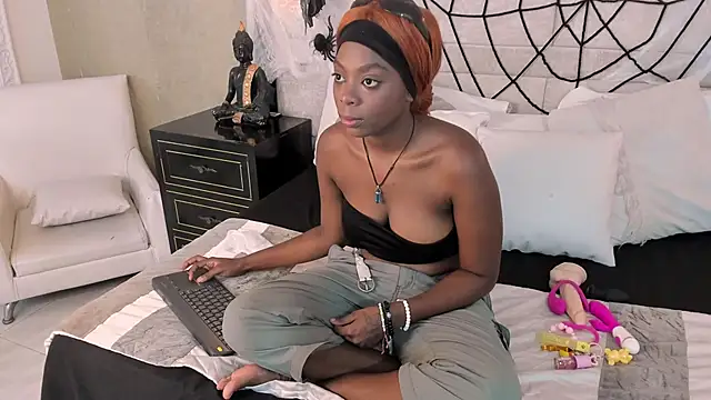 OliviaGarciaa online show from 10-12-25, 08:30