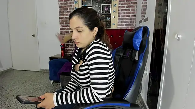 Snapshot of Jessica_ly90 chatting on 10-31-25, 01:23 Jessica ly90 online show from 10-31-25, 01:23