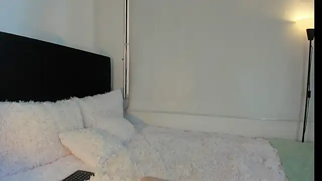 LunaVelvet777 online show from 02-10-26, 05:39