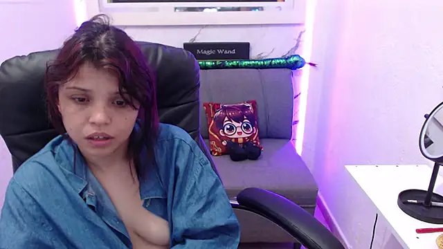 Snapshot of minnie_cake chatting on 10-07-25, 08:28 minnie cake online show from 10-07-25, 08:28