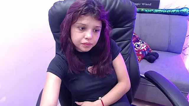 Snapshot of minnie_cake chatting on 10-11-25, 02:59 minnie cake online show from 10-11-25, 02:59