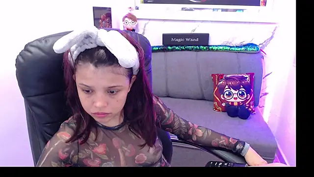 Snapshot of minnie_cake chatting on 10-23-25, 12:10 minnie cake online show from 10-23-25, 12:10