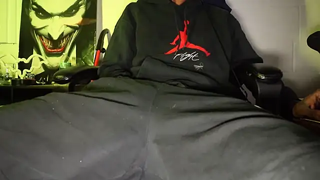 Snapshot of zaddytrey chatting on 02-25-26, 12:53 zaddytrey online show from 02-25-26, 12:53