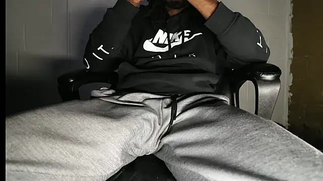 Snapshot of zaddytrey chatting on 03-04-26, 01:06 zaddytrey online show from 03-04-26, 01:06