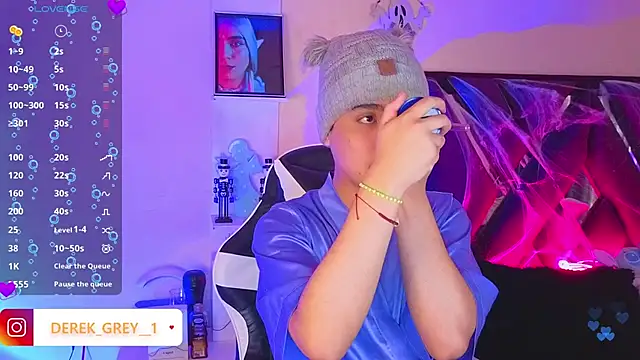 Snapshot of derek_greyy_ chatting on 10-27-25, 06:23 derek greyy online show from 10-27-25, 06:23