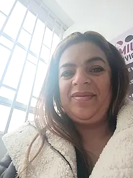 Mia-Glow online show from 11-21-25, 12:04