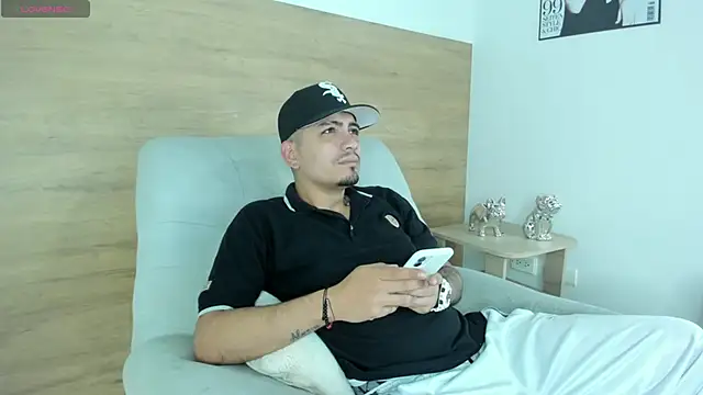 OwenStonne  online show from 10-30-25, 04:25