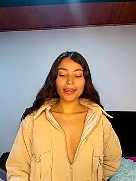 Snapshot of hotwife26 chatting on 10-31-25, 12:28 hotwife26 online show from 10-31-25, 12:28