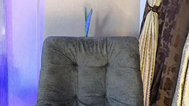 BenjaminCol  online show from 10-24-25, 01:35