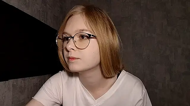 Snapshot of LiaVibes chatting on 09-20-25, 08:04 LiaVibes online show from 09-20-25, 08:04