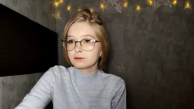 LiaVibes online show from 12-23-25, 07:17