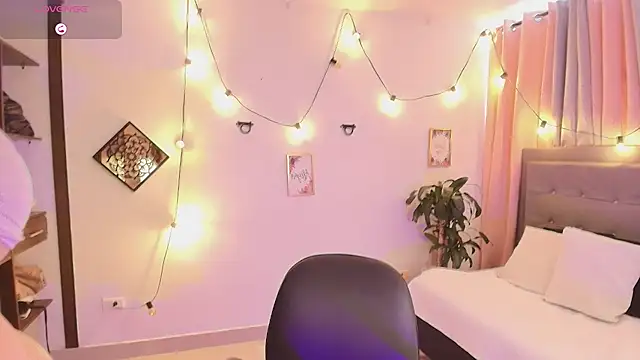 Snapshot of Seraphyne666 chatting on 11-07-25, 07:25 Seraphyne666 online show from 11-07-25, 07:25