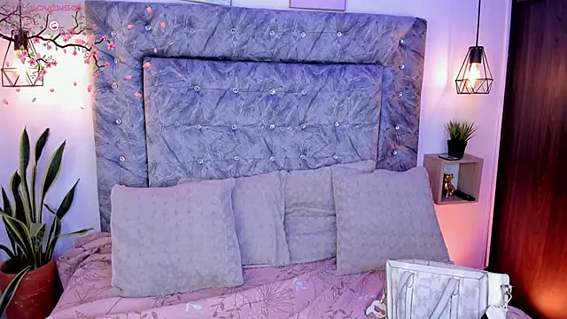 Snapshot of Seraphyne666 chatting on 11-15-25, 07:43 Seraphyne666 online show from 11-15-25, 07:43