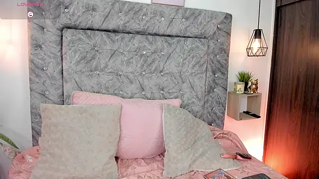 Snapshot of Seraphyne666 chatting on 11-20-25, 07:24 Seraphyne666 online show from 11-20-25, 07:24