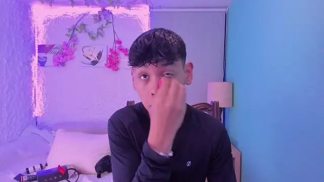 zeus blaze online show from 10-30-25, 04:03