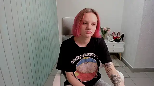 Snapshot of Elieiza_xo chatting on 09-19-25, 04:03 Elieiza xo online show from 09-19-25, 04:03